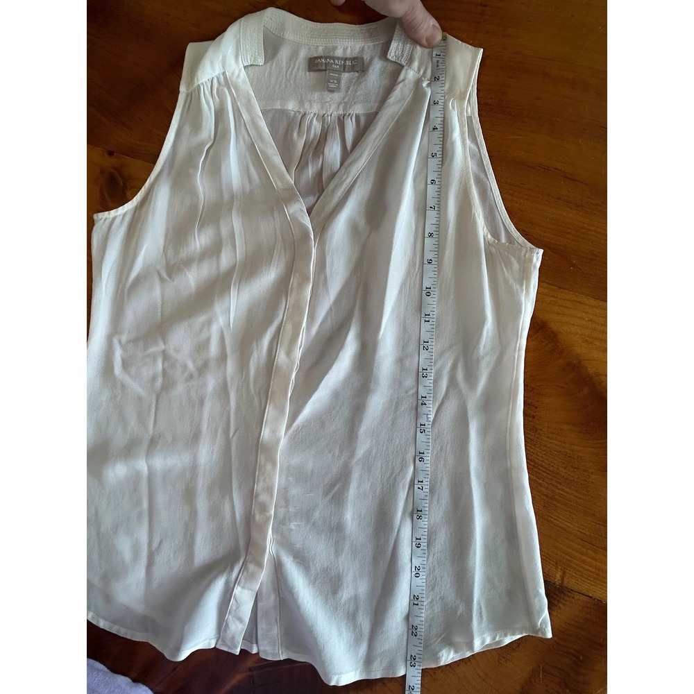 Banana Republic Silk Sleeveless Blouse XS Petite White Hidden Button Shell Top - Picture 6 of 7